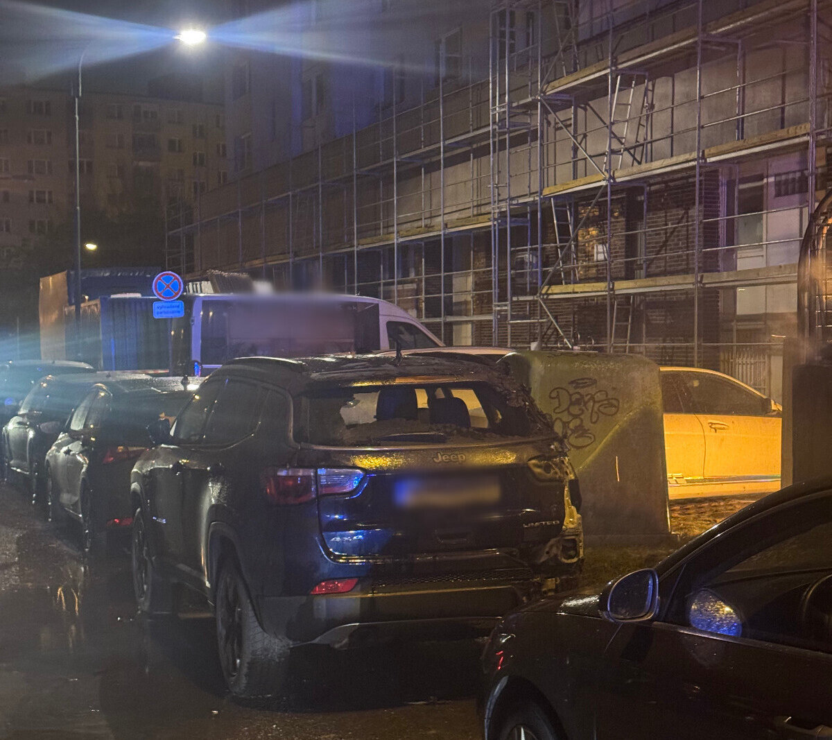 V Bratislave horelo kontajnerove stojisko chytili sa auta