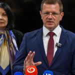 V kauze dotacii na vyskum Kmec rychlo podpisuje zmluvy