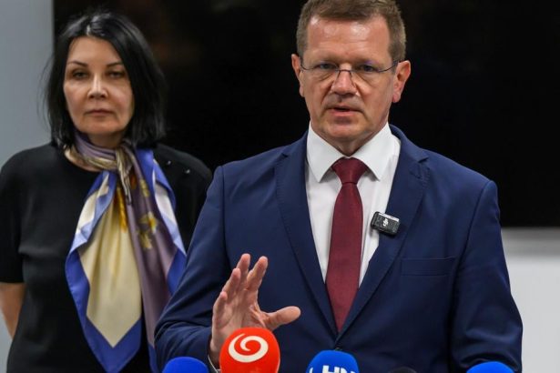 V kauze dotacii na vyskum Kmec rychlo podpisuje zmluvy