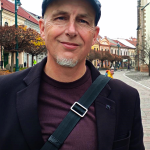 Vystupil na proteste ucil o politike podal vypoved