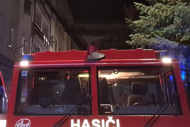 Zasiahli v poslednej chvili hasici a policajti pomohli
