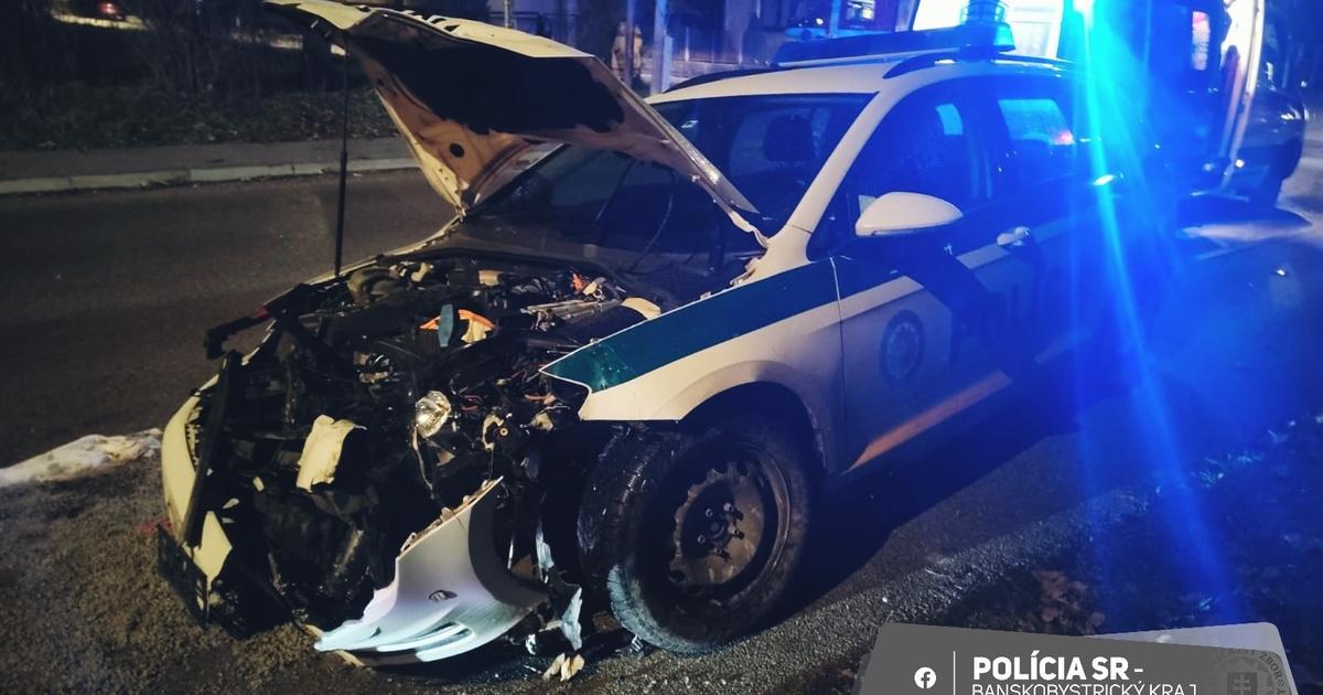 Zrazka aut sposobila zranenia boli aj policajti