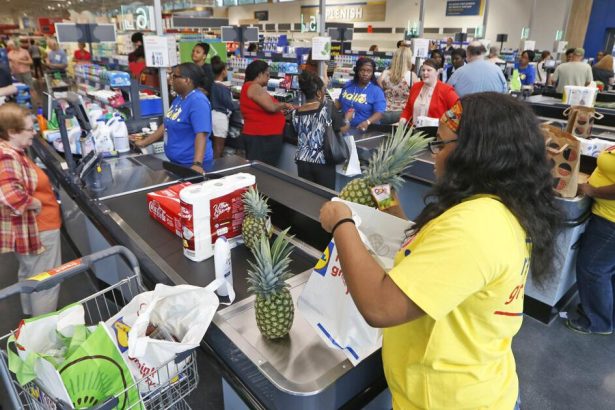 Americky sukromny sektor minuly mesiac znizil zamestnancov