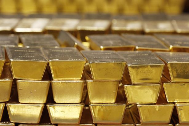 Cena zlata vzrastla na 6 tyzdnove maximum striebro dosiaholo rekord
