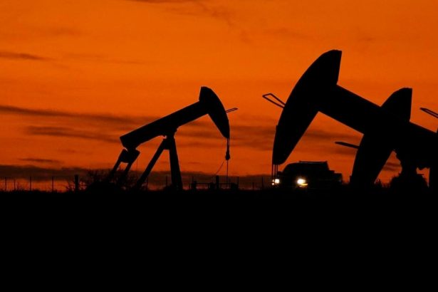 Ceny ropy v piatok vzrastli pre obavy z dodavok