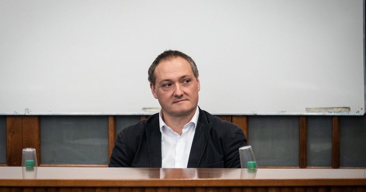 Dekan Burda v reklame na zrusenie uradu ziada dotaciu