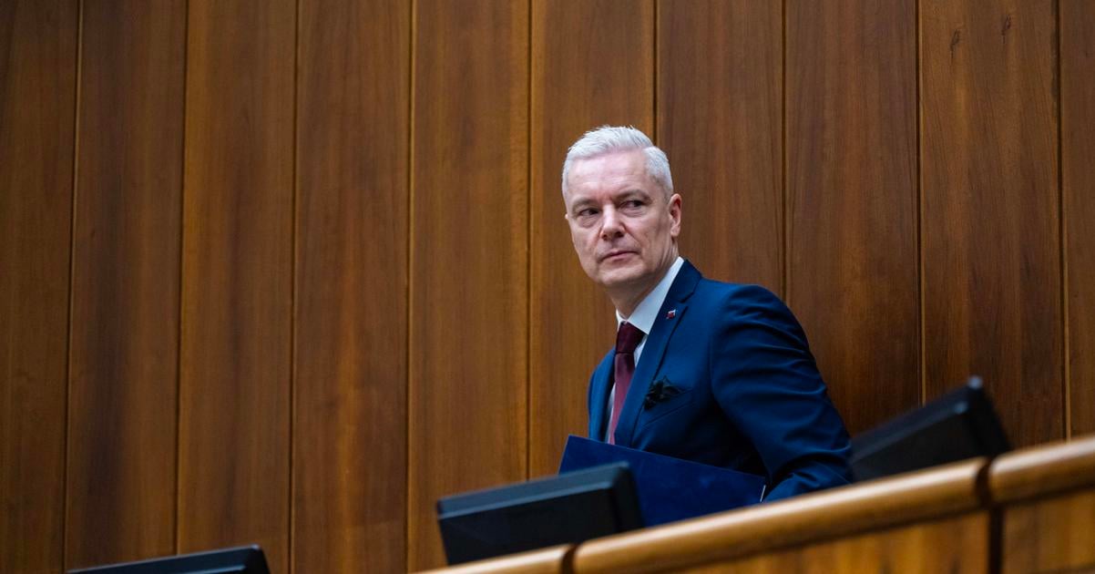 Do druhej polovice vladnutia ide Fico s odvolanym Ferencakom a povzbudenym Huliakom