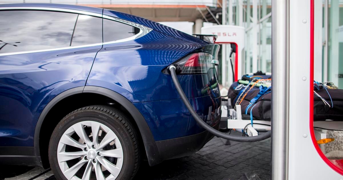 EU planuje zmenu zakazu predaja aut s spalovacim motorom od 2035