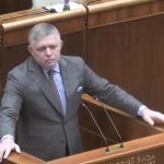 Fico v parlamente necitlivo komentoval matku ktorej zhoreli deti