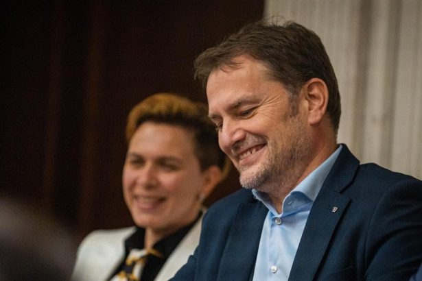 HNUTIE SLOVENSKO Poslanci hlasuju o osudoch ludi tvrdi Matovic