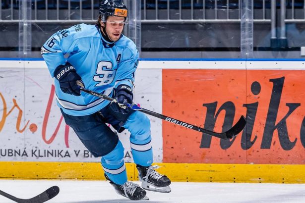 Hokejista Roman Kukumberg lezi po havarii v umelom spanku HC SLOVAN rusi program