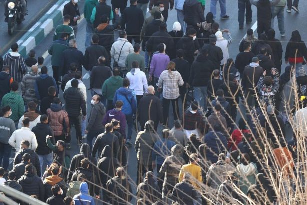 Iran Po maloobchodnikoch zacali protestovat aj studenti