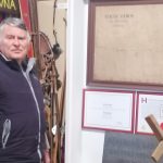 Ludom ukazuje svoje stare mamy a obraz pribuzneho od slavneho maliara