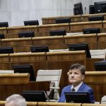 NRSR Poslanci pokracuju v schodzi debatuju o zmene UOO