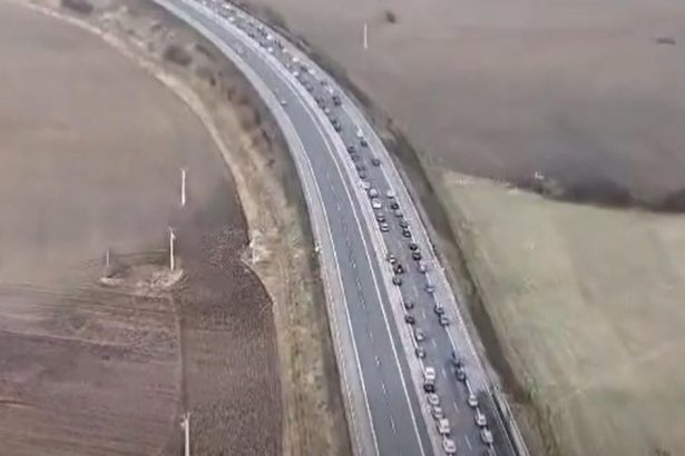 Na D1 pri Turanoch sa vytvorila velka kolona