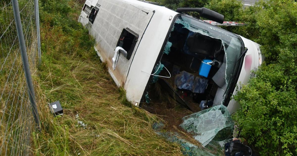 Na severe Vietnamu havaroval autobus devat mrtvych