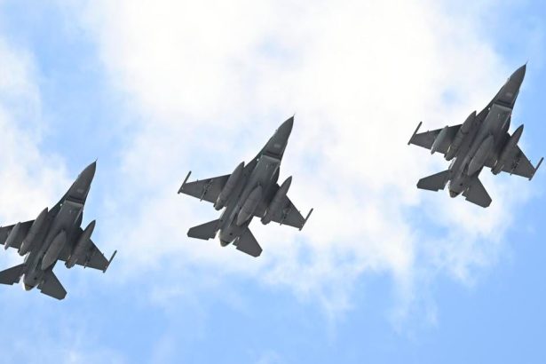 OBRANA Na vojenskom letisku v Kuchyni pristali dalsie tri stihacky F 16 Slovensko ich ma uz desat