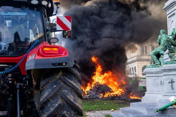 Ohen a hnoj na bruselskych uliciach Farmari bojuju proti dohode s Juznou Amerikou