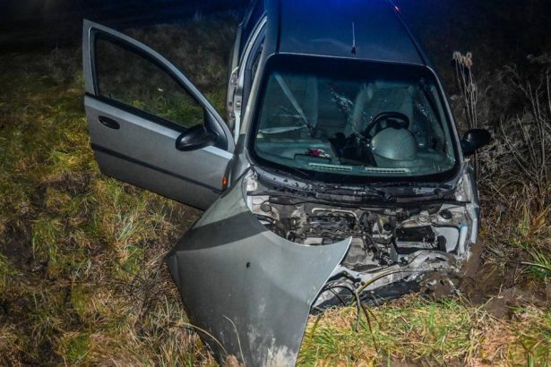 Po nehode pri Trebisove skoncilo auto v priekope