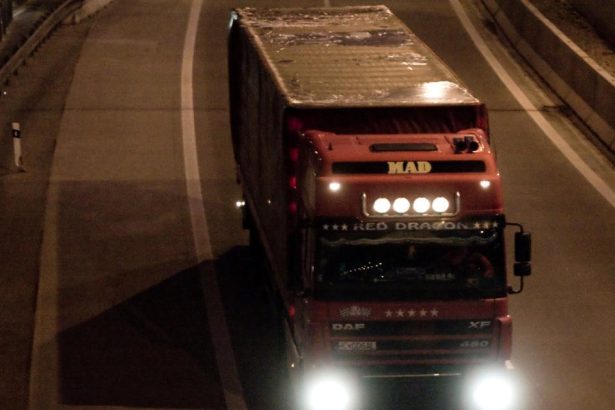 Policia povolila pre nakladne vozidla vynimku na Stedry den