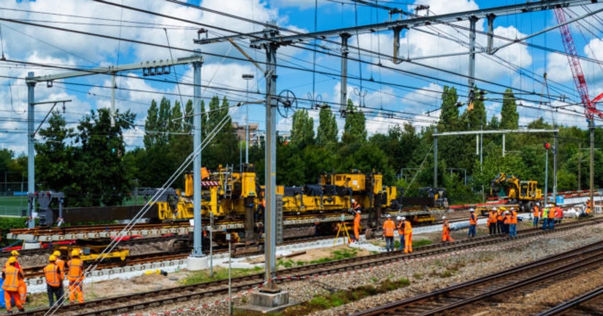 Poprad Prestavba zeleznicneho mosta nad cestou I66 pokracuje