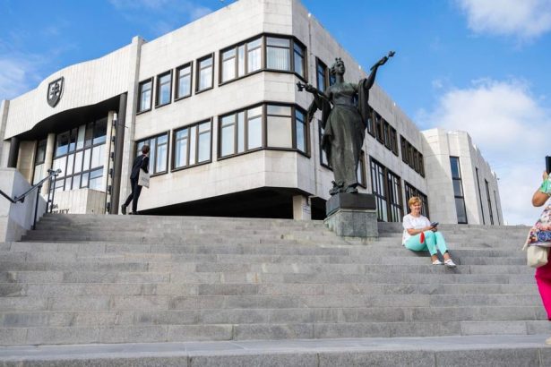 Poslanci prijali v tomto roku 113 zakonov 21 urychlene