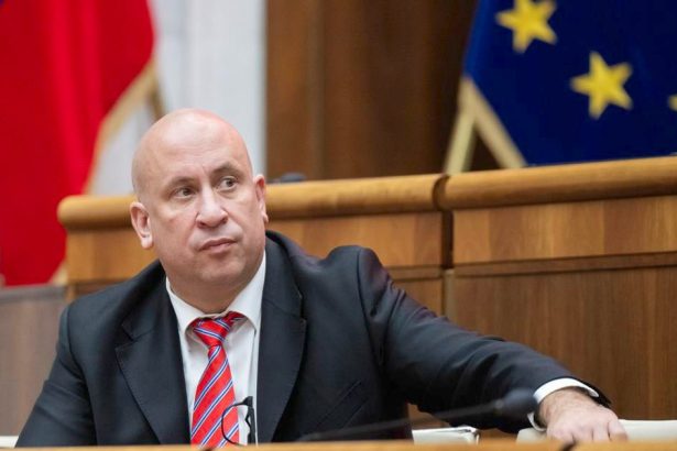 Schodza k odvolaniu ministra Raza sa nepodarila otvorit