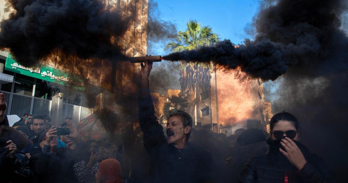 Tunisania pokracuju v protestoch prezidentovi vycitaju zasahy proti opozicii