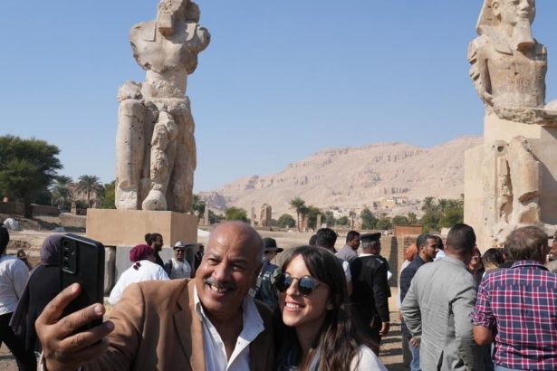 V Luxore odhalili zrekonstruovane kolosalne sochy faraona