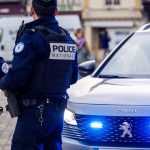 V Parizi neznamy pachatel nozom bodol tri zeny v metre