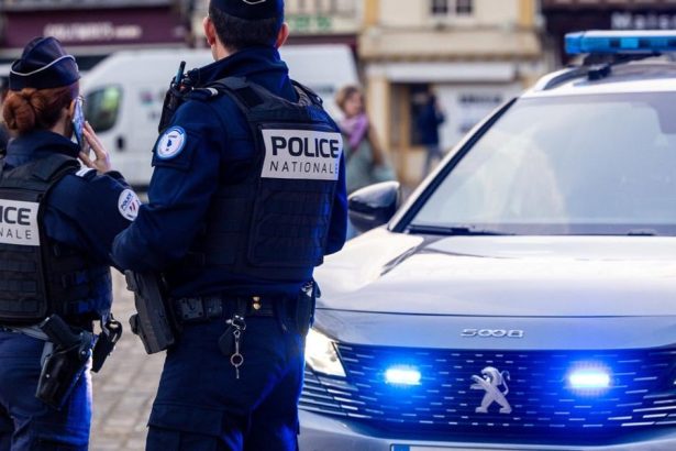 V Parizi neznamy pachatel nozom bodol tri zeny v metre