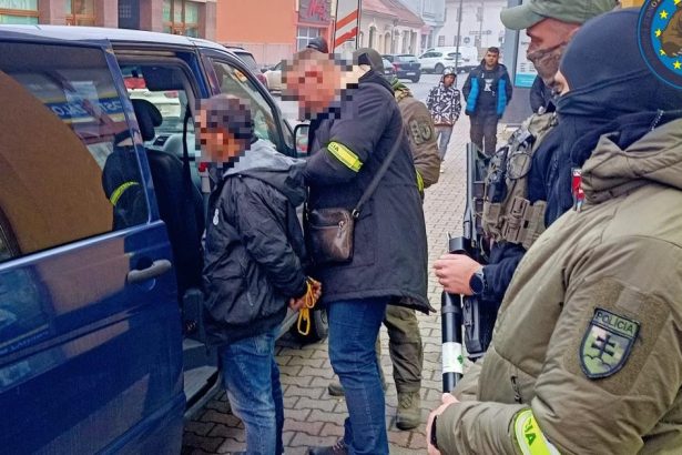 Vo Zvolene zadrzali dvojicu za obchodovanie s ludmi