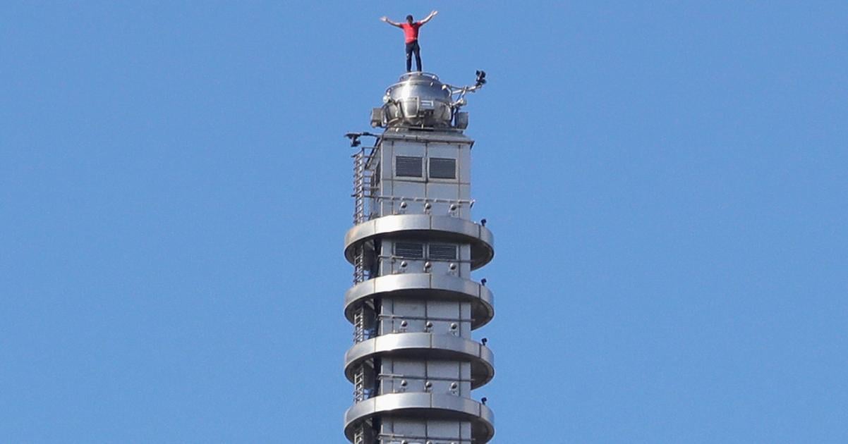 Americky horolezec Honnold bez istenia vyliezol na jednu z najvyssich budov sveta