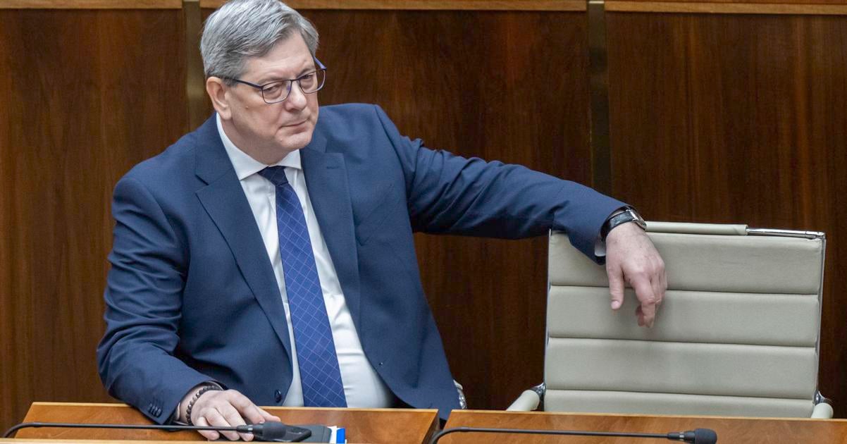 B Susko Ustavny sud SR je neprimerane zatazeny agendou prietyhov v konani