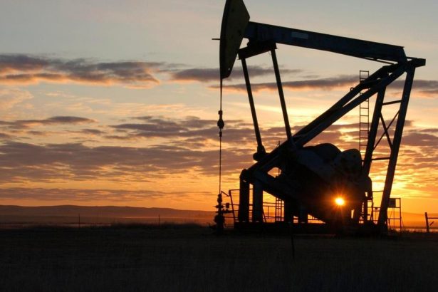 Ceny ropy vo stvrtok rano klesli