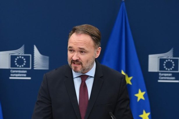 Eurokomisar pre energetiku vyjadruje obavy z vysokeho stupna zavislosti EU na americkom plyne