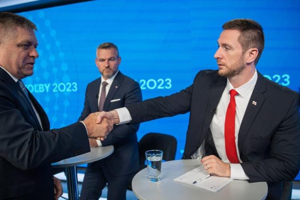 Fico vykrmuje Uhrika a Mazureka na svojej hrudi