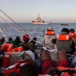 Gambia Najmenej sedem ludi sa utopilo po prevratili lod s migrantmi