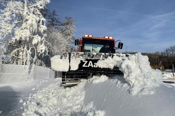 Haldy snehu zavalili cast mesta ludia zazivaju rozpravku