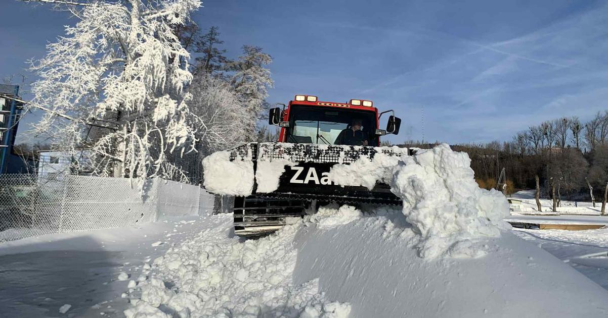 Haldy snehu zavalili cast mesta ludia zazivaju rozpravku