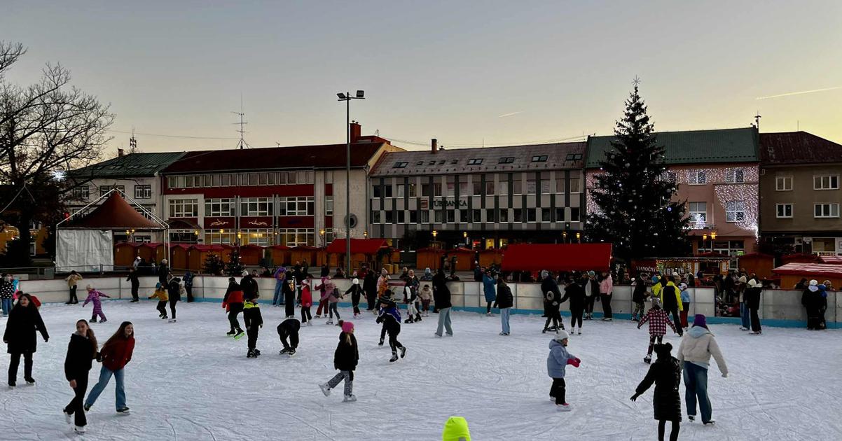 Korculovanie v srdci Prievidze predlzuju pre priaznive pocasie