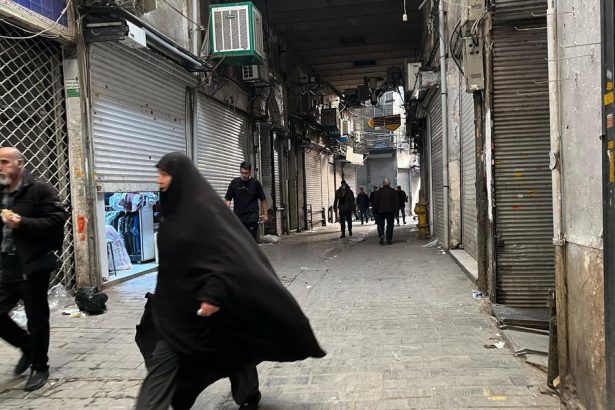 Obyvatelia Teheranu sa dovolali do zahranicia