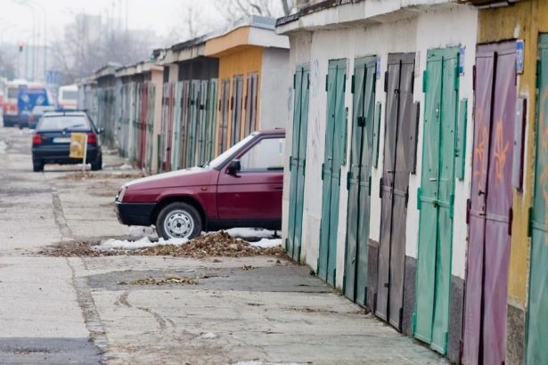 Partizanske Mesto zrusi garaze na Strojarenskej ulici
