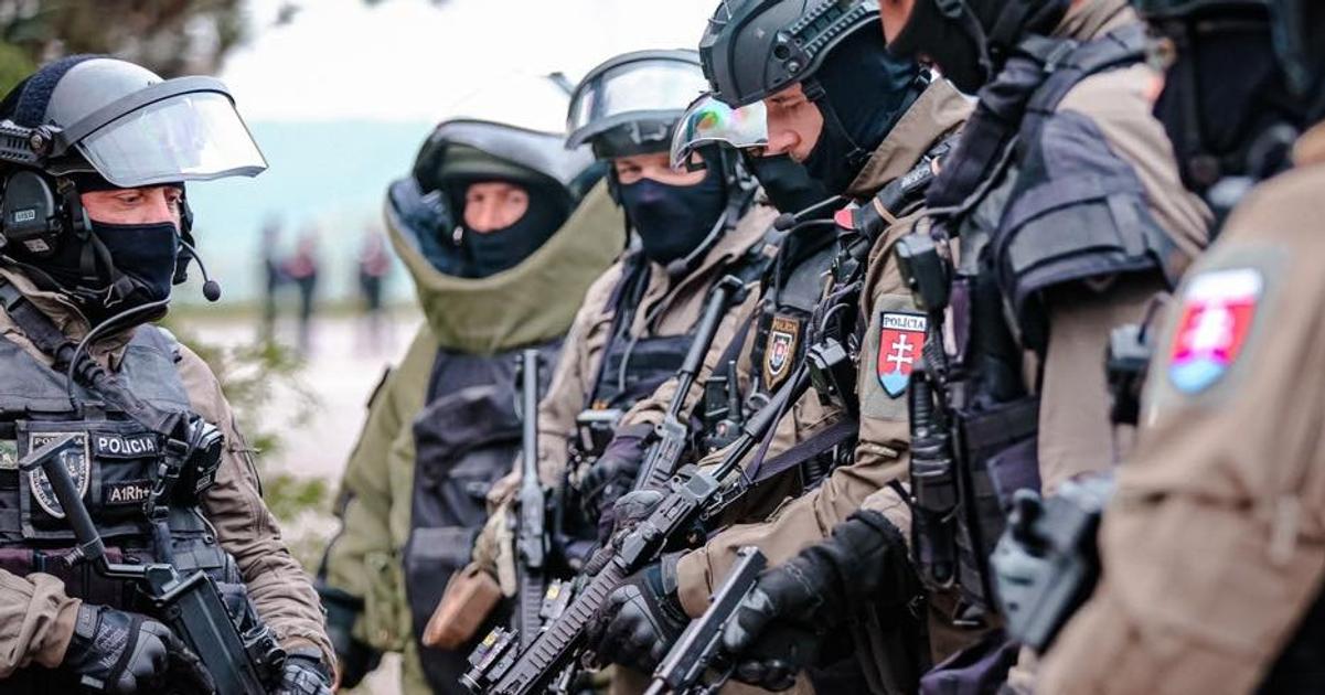 Podla inspekcie bol policajny zasah voci davu a varovne vystrely vo Velkej Ide v sulade so zakonom