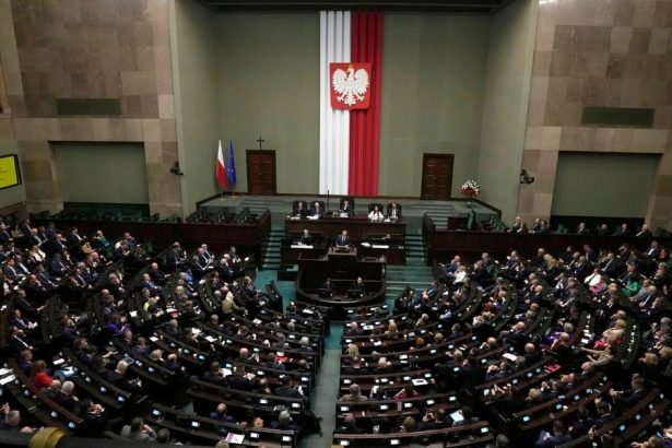 Polsko Koalicia podporila tzv zakon o pravnom state opozicia sa proti nemu ostro postavila