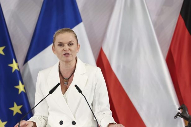 Polsko Vladna koalicia chce obmedzit siete pre mladistvych