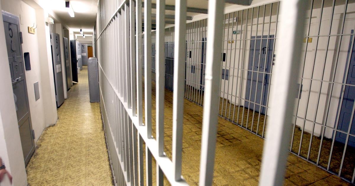 Rano vnikol do bytovky ukradol bicykle a elektrokolobezku