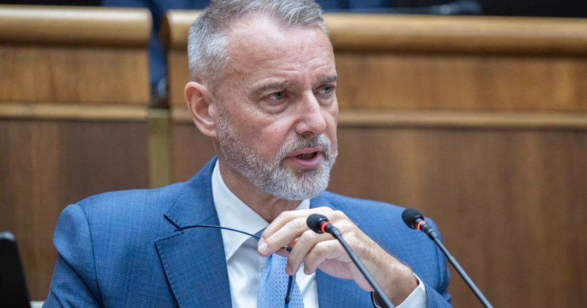 Rasi vyhlasil volbu kandidatov na sudcu Ustavneho sudu