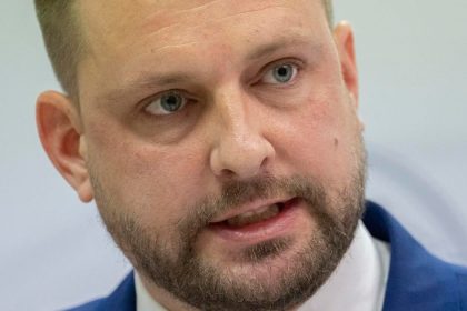 Sasko predstavil zdravotnickemu vyboru plan zmien v zachrannych sluzbach opozicia ho kritizuje