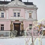 Sneh predlzuje vianocnu atmosferu vyzdoba este nezmizla a ani nezhasla